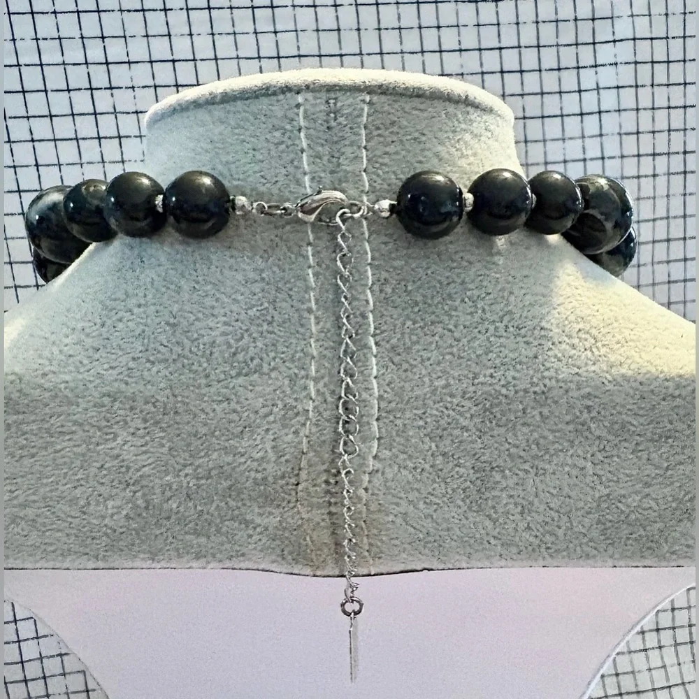 Apostrophe Beaded Necklace and Earrings Black + White - Picture 4 of 5